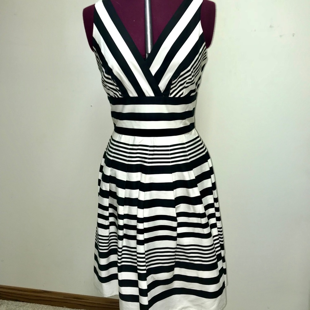 Retro Black and white fitted dress